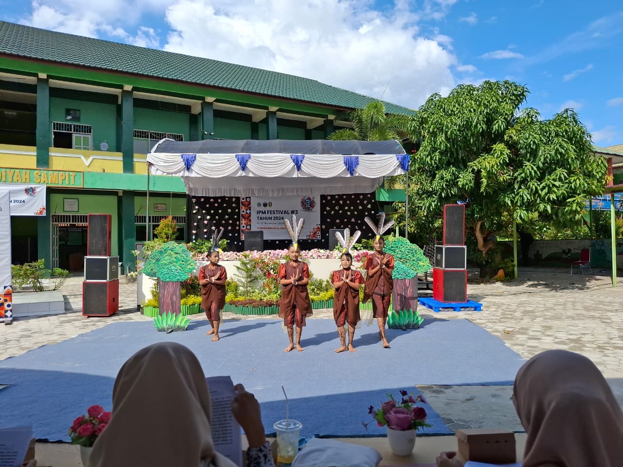 Menari